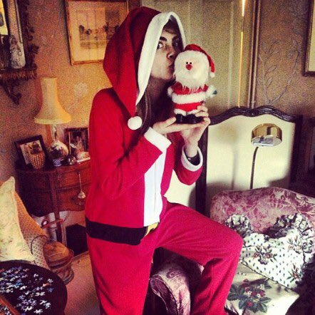 I hope everyone is having a great Christmas Eve and that this adorable picture of Cara makes it even better 💕🎅🏻