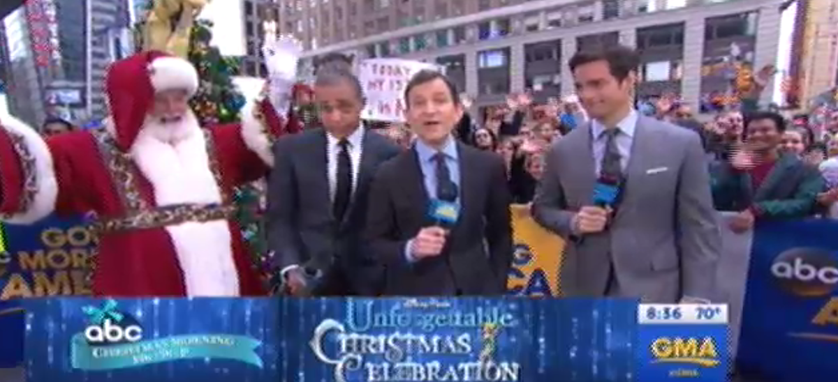 It s A Disney Christmas Celebration Watch The DisneyParade At 10 9c On it-s-a-disney-christmas-celebration-watch-the-disneyparade-at-10-9c-on