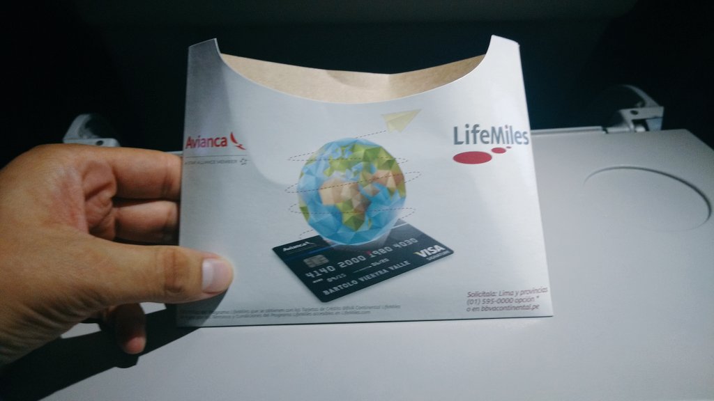 Suben los precios, se encogen los servicios, que mal <a href="/Avianca/">avianca</a> #aviancaperu