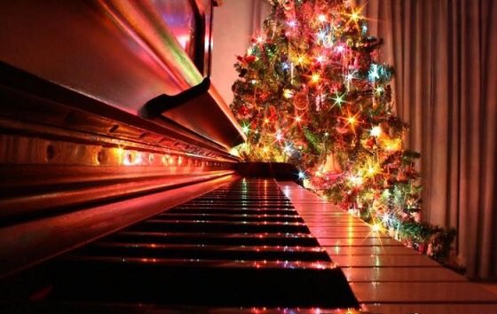 SevenUnplugged's tweet photo. The best way to spread Christmas #cheer is #singing loud for all to hear! 

Merry #Christmas, my #friends! https://t.co/LTeCUrDRrz