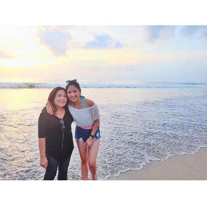 JMunityLPG's tweet photo. "God, i couldn't have asked for a greater mom. Thank You for making her my mother ❤" @Jscmila https://t.co/3JpUViKHhx