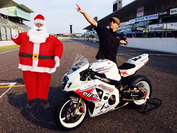 team_r2cl's tweet image. Bonnes fêtes à tous #Noël #cestmagique #tropdemondedanslesmagasins