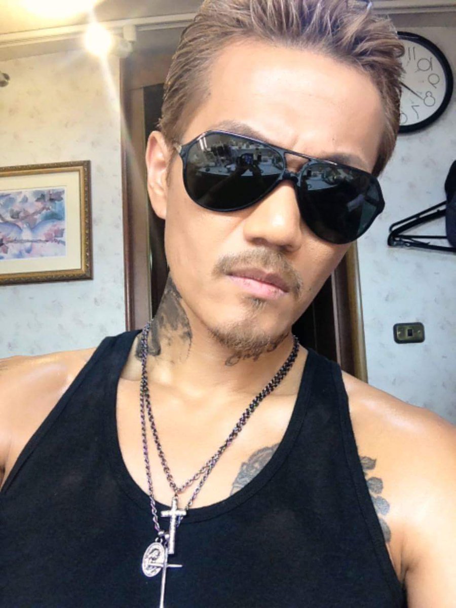 Exile 最新ニュース Atsushi From Atsushi みなさん 今回はちょっとお恥ずかしいですが 青い龍mv撮影時の めったにしない自撮り画像です 笑 というか 言い訳させて下さい 笑 この時は T Co Ggdezqxtu3 T Co L0ae9teh9p