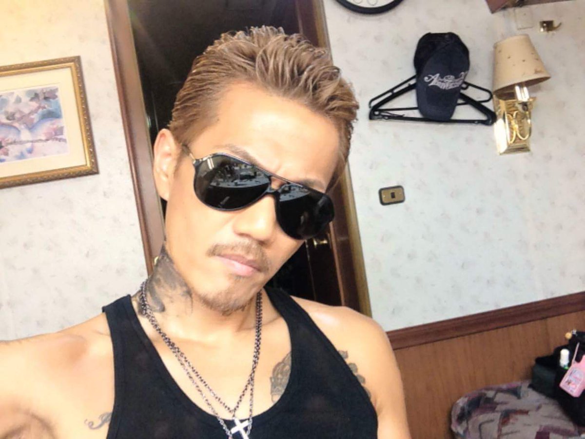 Exile 最新ニュース Atsushi From Atsushi みなさん 今回はちょっとお恥ずかしいですが 青い龍mv撮影時の めったにしない自撮り画像です 笑 というか 言い訳させて下さい 笑 この時は T Co Ggdezqxtu3 T Co L0ae9teh9p