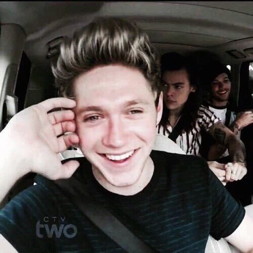 NiallOfficialPH's tweet photo. Early good evening everyone! Hope you had a splendid day ☺️💕
#VideoMTV2015 One Direction https://t.co/O0KNZEEOO9