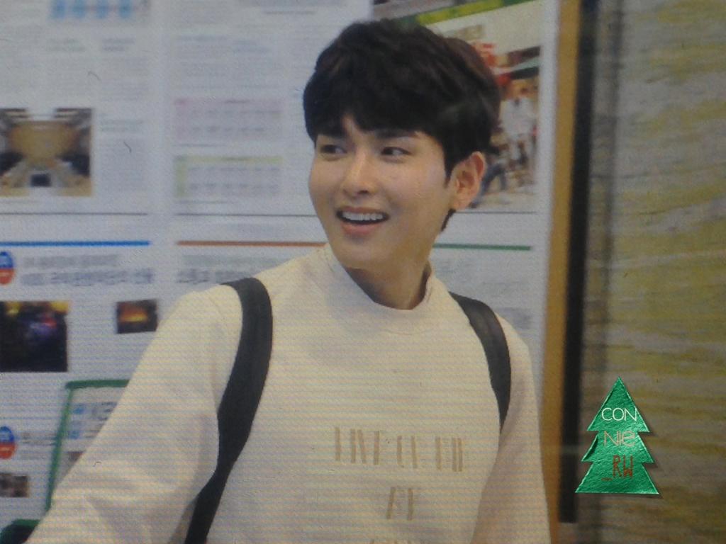 DoublemaknaeKW's tweet photo. 151216 sukira #Ryrowook 💜
(cr:on pic) https://t.co/ksOZOxtETm