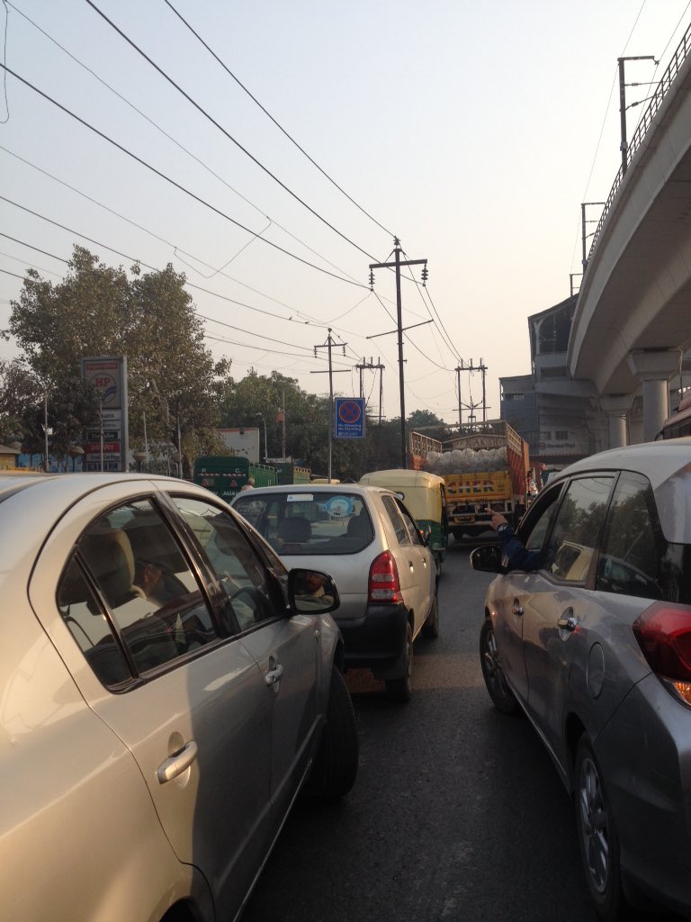 trafficwisdom's tweet image. RT Sabbych: Vehicles not moving an inch RidlrDEL dtptraffic Near #Govindpuri Metro Station  via RidlrDEL