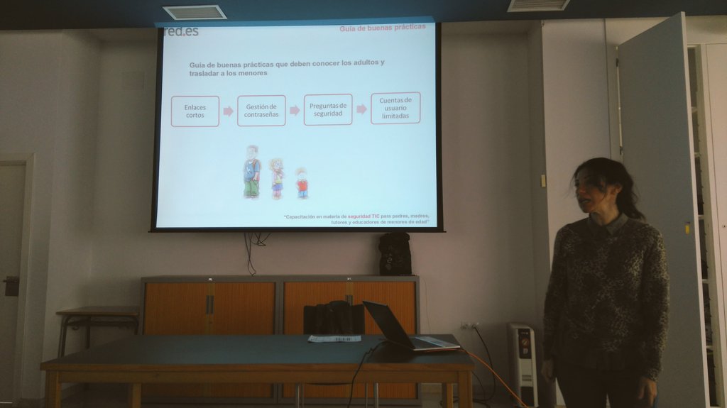 Formación en Seguridad TIC con la <a href="/RedGuadalinfo/">Vuela Guadalinfo</a> y <a href="/redpuntoes/">Red.es</a> en #Estepa #Guadalinfo #SeguridadTIC