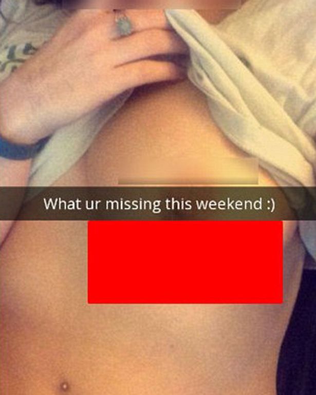 Gidi_Traffic's tweet image. “@Austynzogs @Gidi_Traffic Woman flashes boob in Snapchat pic and sends it to her boss by mistake - and he replies👉