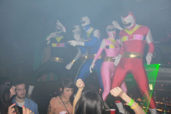 oficialov3's tweet image. que defender a terra o que eu quero eh baile de favela