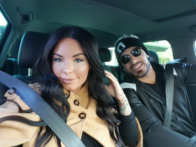 I got some pretty flowers from this guy today https://t.co/pebUwHmavg