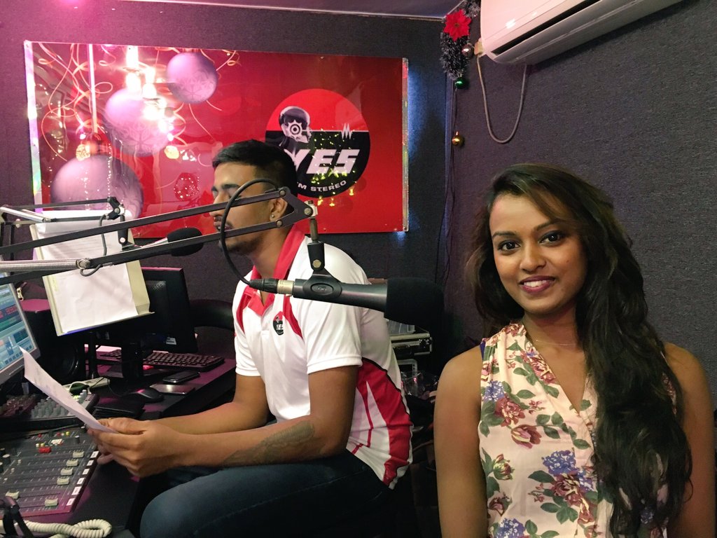 JadeJiggens's tweet photo. In the @yesfm_srilanka Studios with @hotsince95shevinonyes & @asankasahabandu ❤ #yesmas2015 #yes101 https://t.co/nnUcBH1kJB