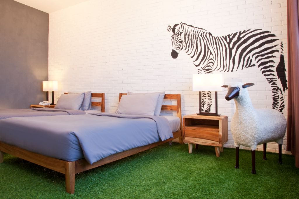 A room without concept is like a body without a soul. Stevie6 provide u 24 different themed room for ur holiday need