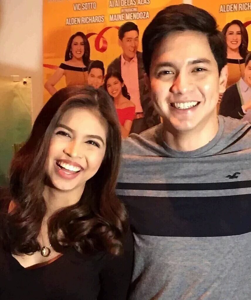 ALDUBNation's tweet photo. ANG MGA NGITI~ *kumanta* 

#ALDUB22ndWeeksary
#MyBebeLoveLiveInCebu https://t.co/HepFy5N1CB