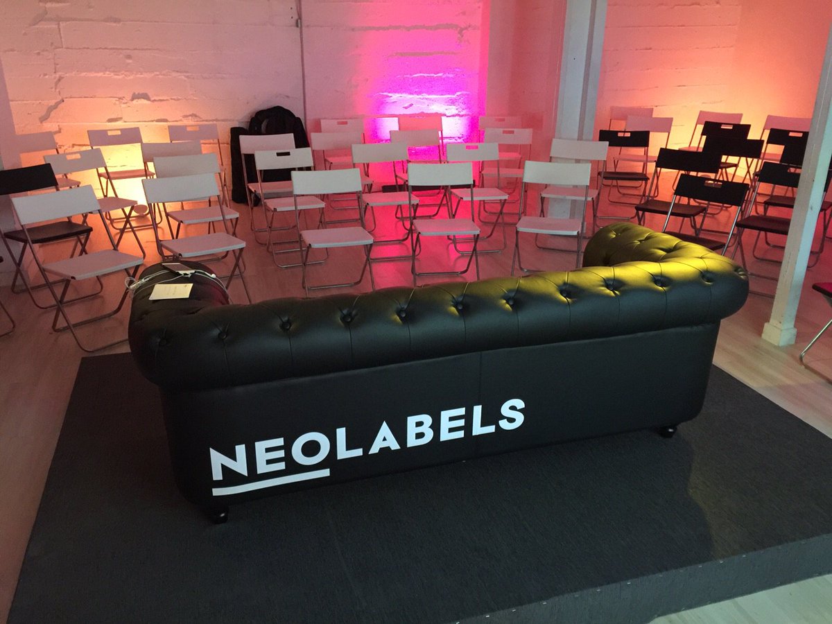 neolabels's tweet photo. @neolabels ... este sofá. Charlando sobre #transformacióndigital 9:30 am con @hugoshare @mosiri y Rodrigo Noailles. https://t.co/toNjmHvTQe