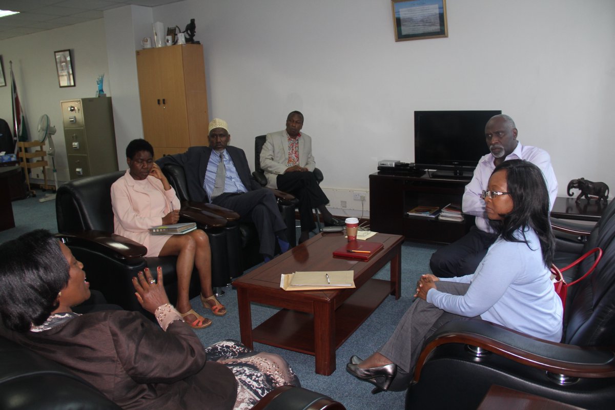 CICKenya's tweet photo. Courtesy call to CIC by former Justice Minister @MarthaKarua . Constitution implementation facing challenges https://t.co/23QVMNPHCg