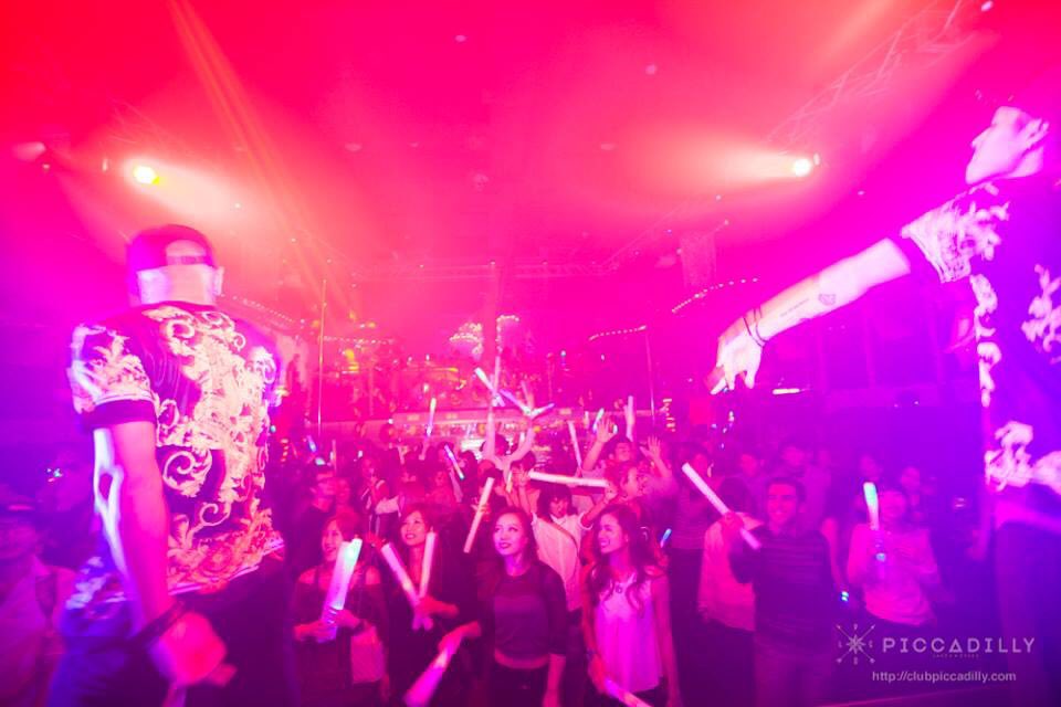 ORCA_KANSAI's tweet photo. 12/18金🌃
"Novel" @PCDLosaka
Guest ➡︎ DJ KANGO
盛り上がること間違いなしの明日はピカデリーに集合です🏃🏽🌟
女子大生は22時までのご入場で終日飲み放題🍶🍺🍻
#ORCAPCDL https://t.co/I3A9CUH8Do