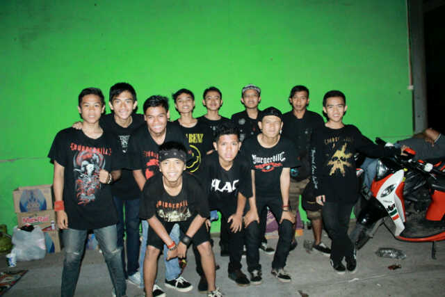 burgerkill's tweet photo. :) \m/ RT @Mfauzi_BKHC07: This is fuckin hellshow anjing edan @burgerkill https://t.co/brkCsQ3xd1
