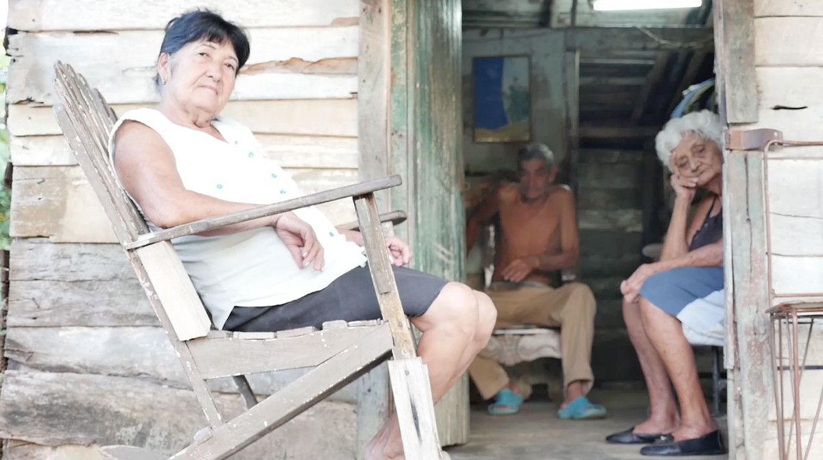 valentisanjuan's tweet photo. Cuba y su gente sigue abriéndonos sus vidas. Parte de sus almas en el vídeo del día :)) https://t.co/9lmiCIwXlm https://t.co/nmA2xfXToo