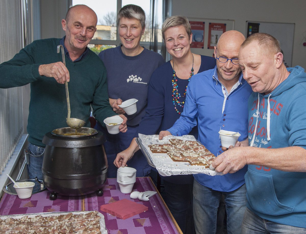 Reestmond's tweet image. Alle gedetacheerde medewerkers van Reestmond waren uitgenodigd om hun kerstpakket op te komen halen.