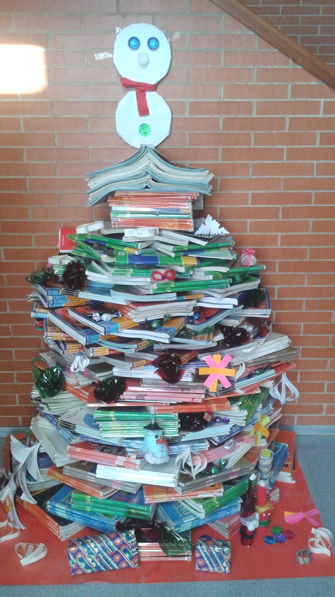 epdlelpedroso's tweet photo. Desde el @epdlelpedroso : FELIZ NAVIDAD con este árbol de navidad realizado en el IES Aníbal González https://t.co/VxuJ8BnOqk