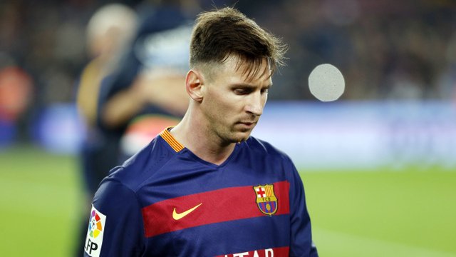 FCBarcelona's tweet image. [BREKING NEWS] Leo Messi, last minute absentee from the Club World Cup semi-final. The player has renal colic