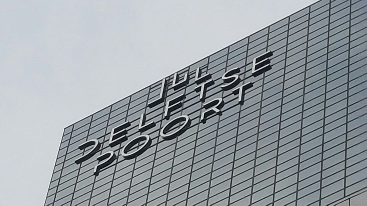 Gebouw Delftse Poort te Rotterdam in opdracht van CBRE.....óók reclame op hoogte? e.terlinden@haaxman.com