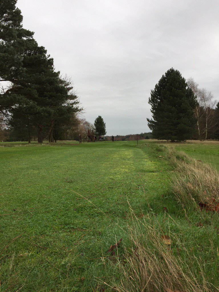 themillbrookgc's tweet photo. A look from the 5th Blue Tee. Course dry and playing nicely⛳️ trolleys allowed.📞01525402269 to book. https://t.co/fEYT2Vzckg