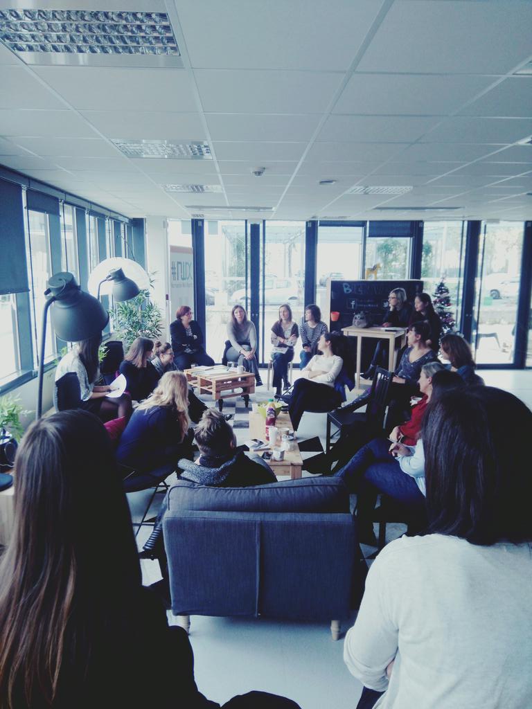 n_w_x's tweet image. Ce matin, on s'intéresse à l'entrepreneuriat féminin à la @CantineNWX. #entrepreneurEs