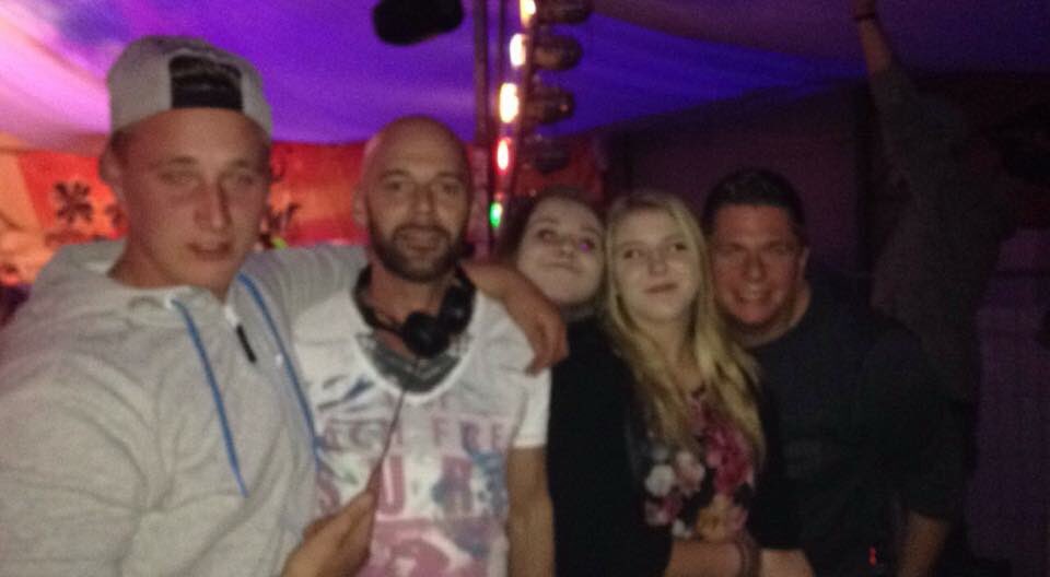 DariusandFinlay's tweet photo. fanpic! thanxxxx 😉 #fan #club #coolshoot #clubbing #clublife #edm #edmfriends #dance https://t.co/OTzy6oU7Kx