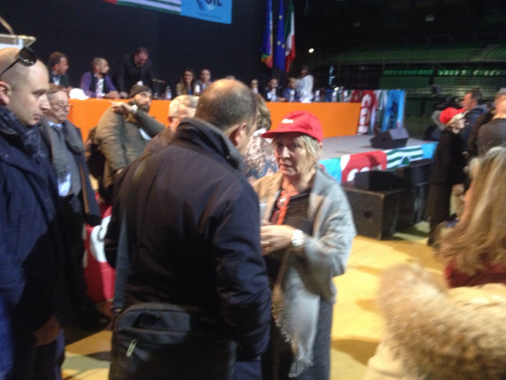 cgiltoscana's tweet photo. I 2mila del Mandela forum di Firenze #pensioniEgiovani #CgilCislUil @cgilnazionale https://t.co/IFTdtdd8tb