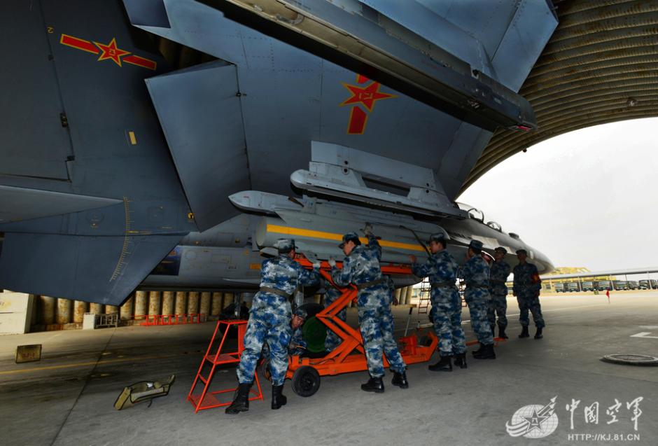 Tom_Antonov's tweet photo. #PLAAF Su-30 fighter jets carrying anti-radiation missiles conduct combat training in north #China
#ARM #YJ91 https://t.co/4UqGuteY8o