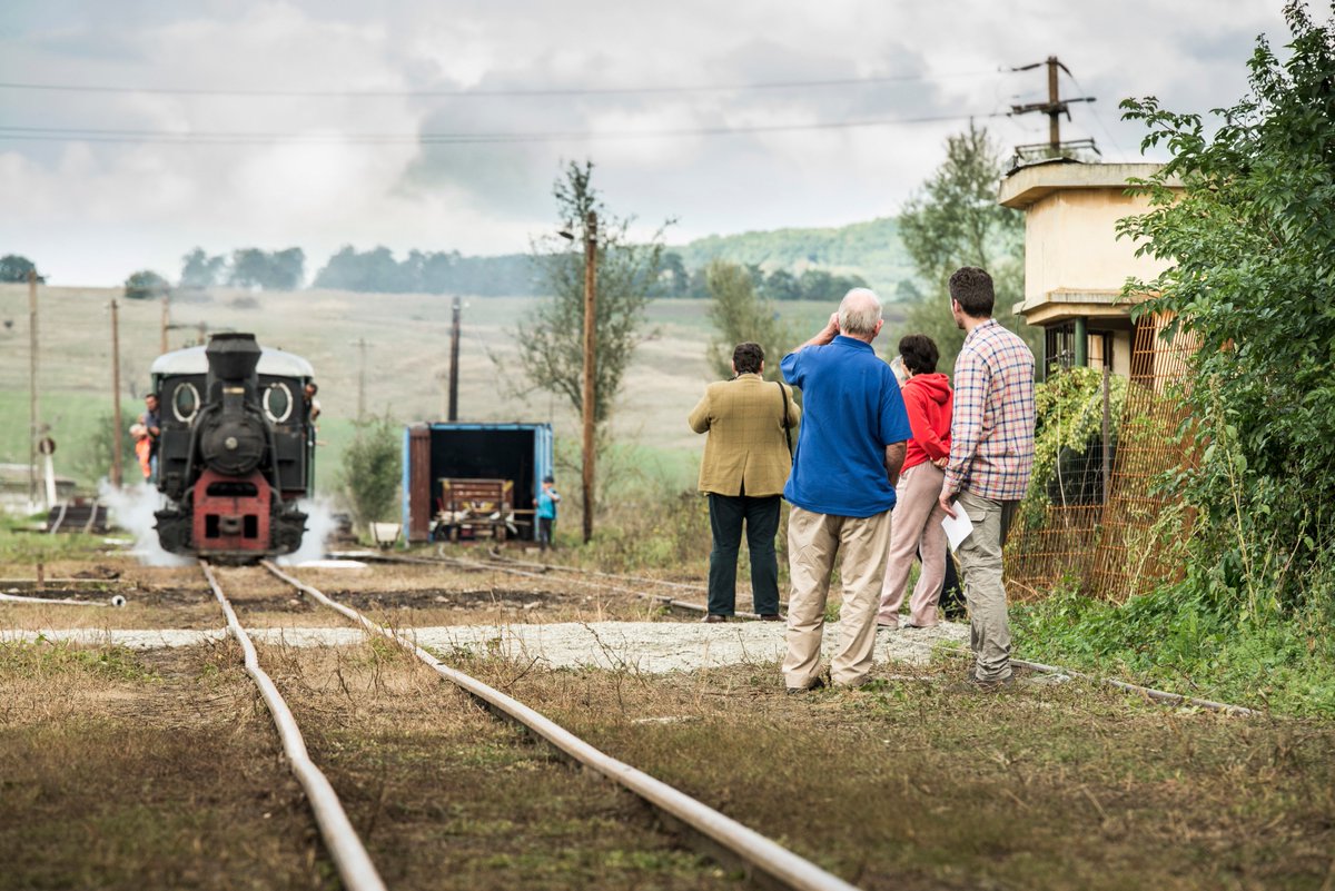 Mocanitaru's tweet photo. Awaiting a train at Cornatel on the Sibiu-Agnita railway, on 26 September 2015. https://t.co/MnrddVKLDe
