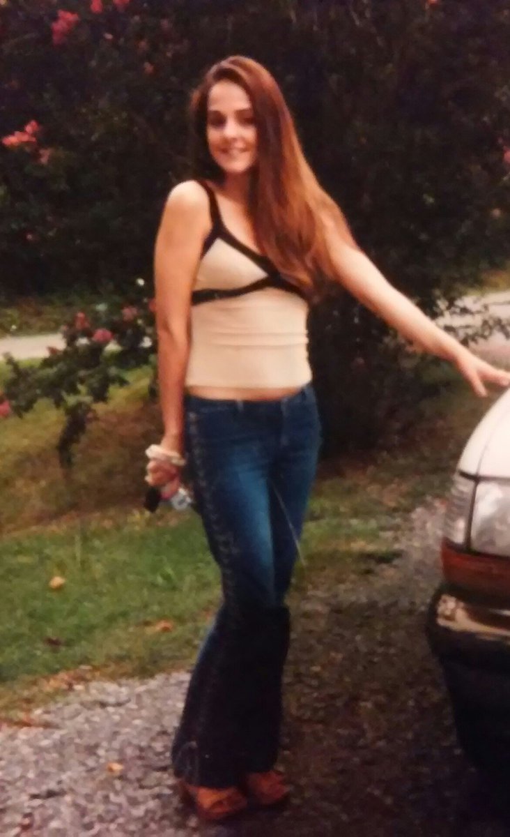 shan_renee's tweet photo. Me during the summer of 2014 w/a #FakeAssSMILE on my face b/c my sister, Dusti had passed away not long b4 this pic๐ https://t.co/qWh1sIHhy4