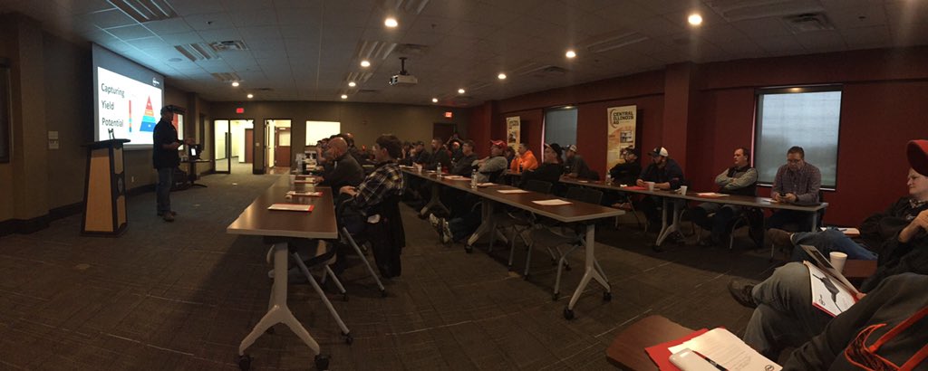 LiveWorkGrowCIA's tweet photo. Great crowd for our @360yieldcenter grower meeting today. @BeccaJane10 @RushOlson @AaronAckerman5 @4illinifarms https://t.co/YrNxo6IwiY