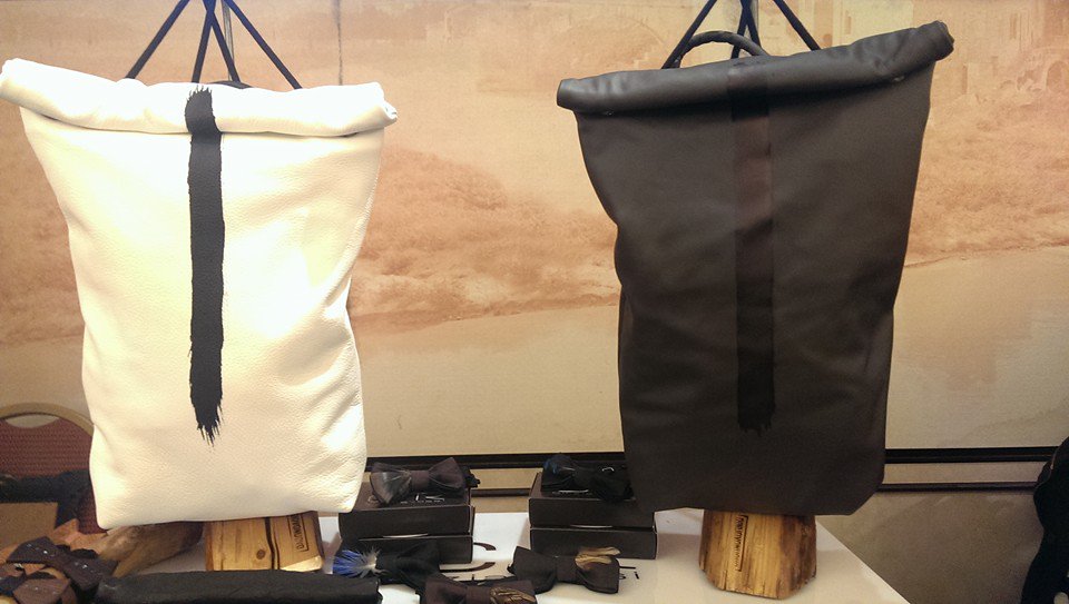 cinzia_rossi's tweet photo. #urban #leather #backpack #white #mediumgrey #petrolblue #blackstripe #handcrafted #cinziarossi #madeinitaly https://t.co/B7NX6AGPyP