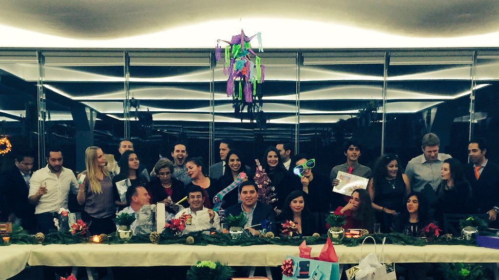 sahiegy's tweet image. Gran festejo navideño, con el mejor equipo @jvdzo @JannisRW #orgullosamenteaudi #wearepremium #caballodorado 🎄