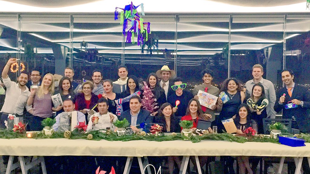 sahiegy's tweet image. Gran festejo navideño, con el mejor equipo @jvdzo @JannisRW #orgullosamenteaudi #wearepremium #caballodorado 🎄