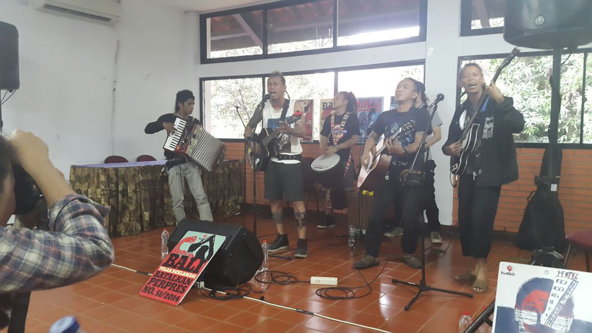 Tentu saja ada solidaritas dari kawans <a href="/marjinalanarcho/">Marjinal Taring Babi</a> . Mrk selalu setia mensupport perjuangan ini. Cc <a href="/ForBALI13/">Bali Tolak Reklamasi</a>