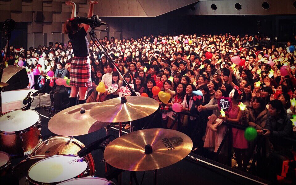 chaychay1023's tweet photo. メリクリツアー初日大阪😊さすが大阪とっっても盛り上がりました🙋ハプニングもあったけど、大阪のみんなは優しいしあたたかい。幸せな時間ほんまおおきに❗️大好きやで💕ハッピーメリークリスマス🎅 https://t.co/ipxpxSRhsQ