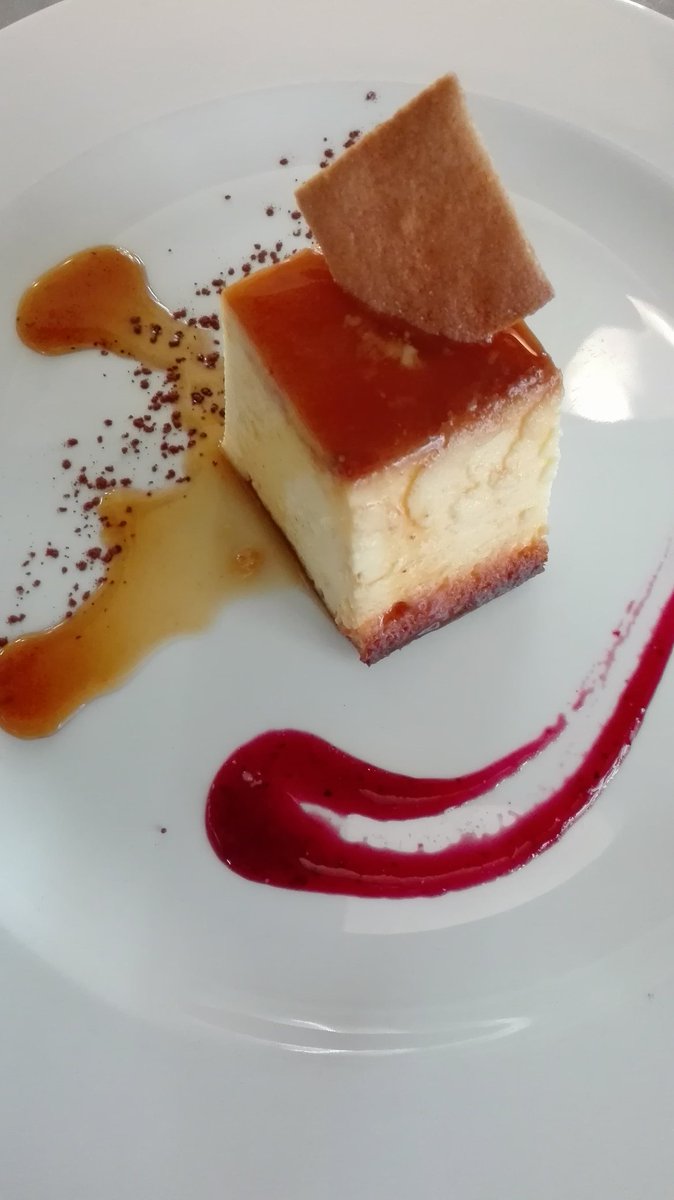 Baladiarestaura's tweet photo. Nada mejor que finalizar una comida con una carta de postres caseros. #canbaladia https://t.co/1FyQxXY0Zc