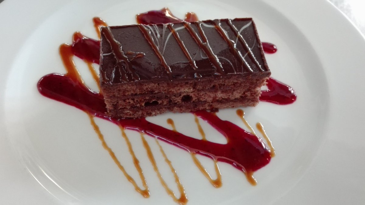 Baladiarestaura's tweet photo. Nada mejor que finalizar una comida con una carta de postres caseros. #canbaladia https://t.co/1FyQxXY0Zc