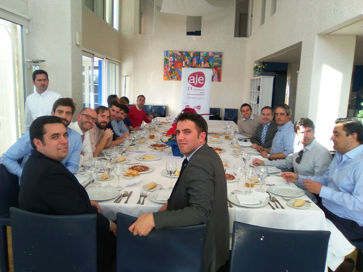 Celebrando la #Navidad con nuestros #amigosaje <a href="/BUQUELAND/">BUQUELAND</a> <a href="/AyudaTPymes/">Asesoría de Empresas</a> @Xerintel <a href="/activatalento/">Activa Talento</a> <a href="/healthybluebits/">Healthy Blue Bits</a>