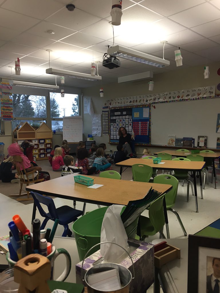 lindseyaslack's tweet photo. Just hanging out in 1st grade! #bsdvt #cpsmith #mominaction https://t.co/EF6DLg330z