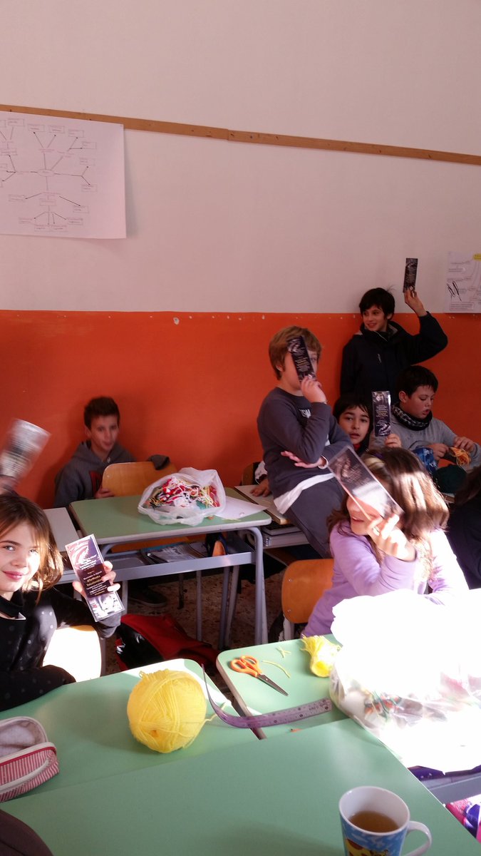 5Khamma's tweet photo. Che bella sorpresa!Una nonna Giò ci ha regalato dei bellissimi segnalibro.Grazie per l'affettuoso pensiero!#TwWonka https://t.co/AZBxS5YyaO