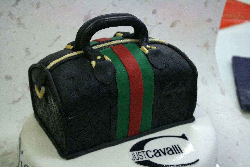 simocakedesign's tweet image. cosa ci sarà in valigia? @silvia_patelli @Fork_e_Valigia facebook.com/pasticceria-La…