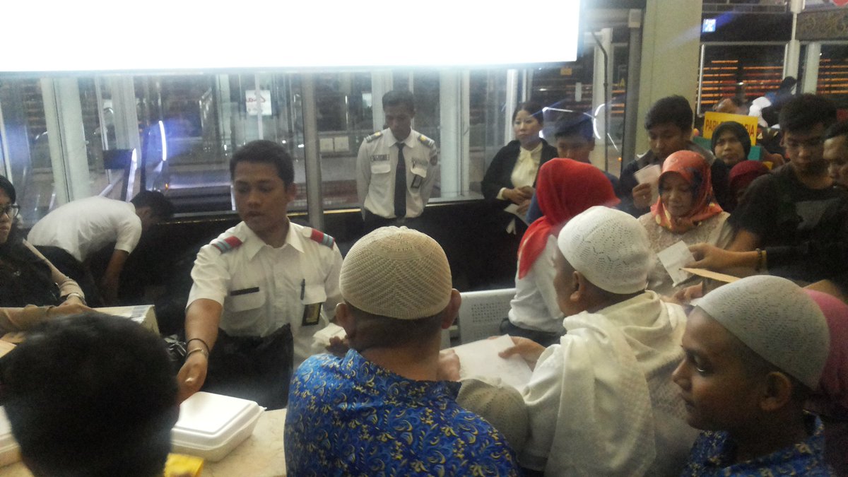 SatriaWhy1's tweet photo. (2) #kemenhub @kemenhub151 @LionAirID  Penerbangan CGK-SUB Delay hingga kini blm ada kejelasan https://t.co/7FgtFgB8fZ
