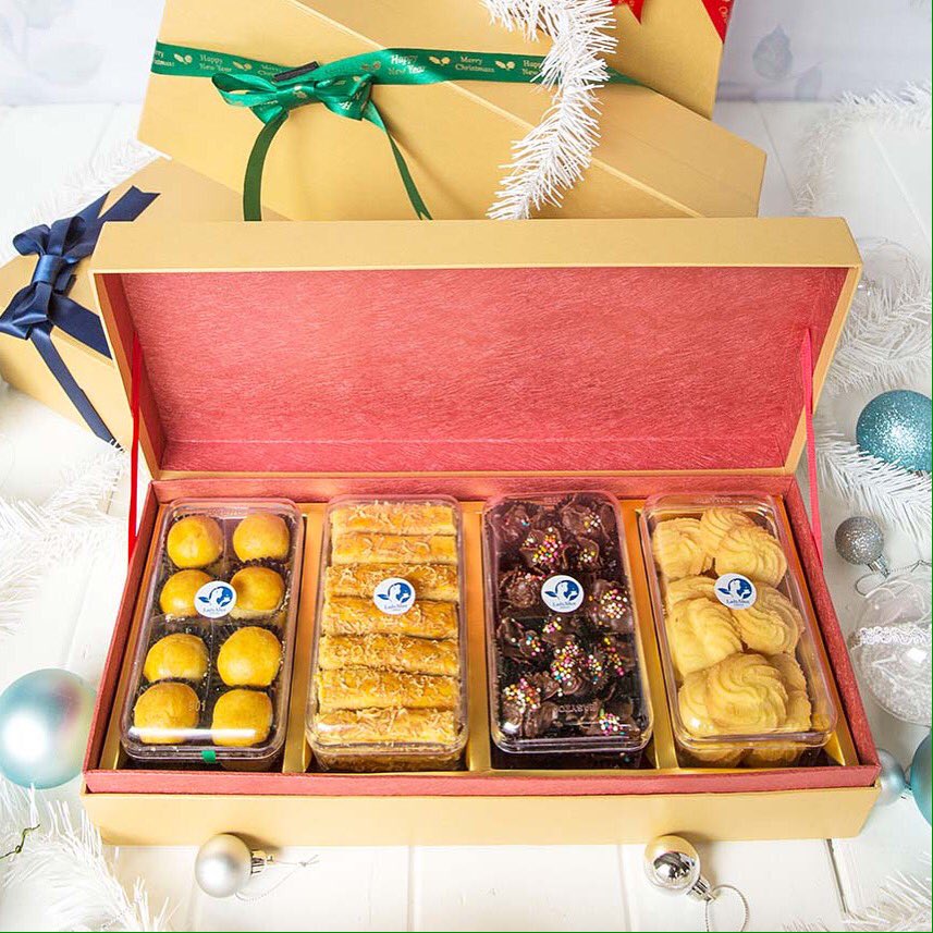 tearoomalice's tweet photo. Brighten up this festive season with our Xmas Parcels set of idr 300!🎄🎁 #Xmas #parcels https://t.co/vnlfkfOZ3V