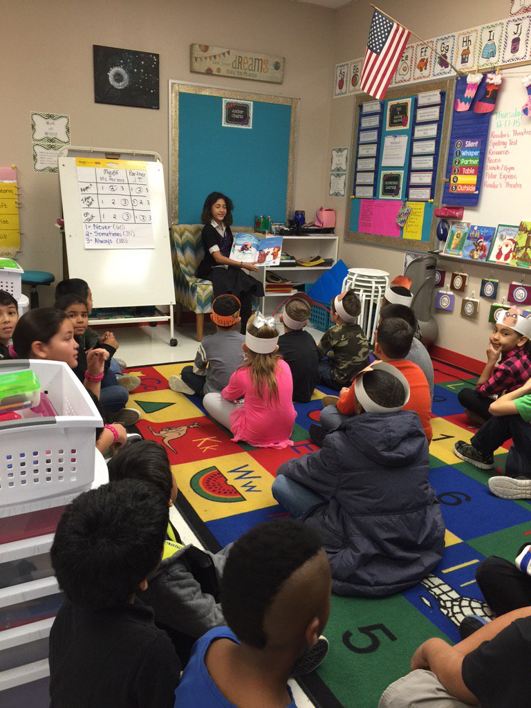 Christmas read alouds with <a href="/herzogsclass/">Ms. Herzog's Class</a> 🎅🏻