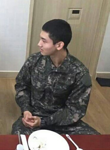 kyoumo0206's tweet photo. 윤호가 선물한 창민이 시계의 정체가...!! https://t.co/HdZkNDn90f